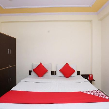 Hotel O Airport Plaza By Palace Új-Delhi Kültér fotó