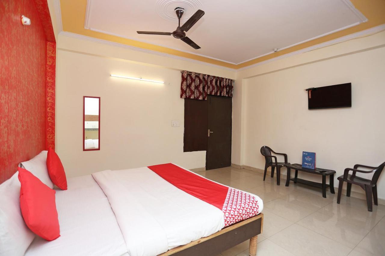 Hotel O Airport Plaza By Palace Új-Delhi Kültér fotó