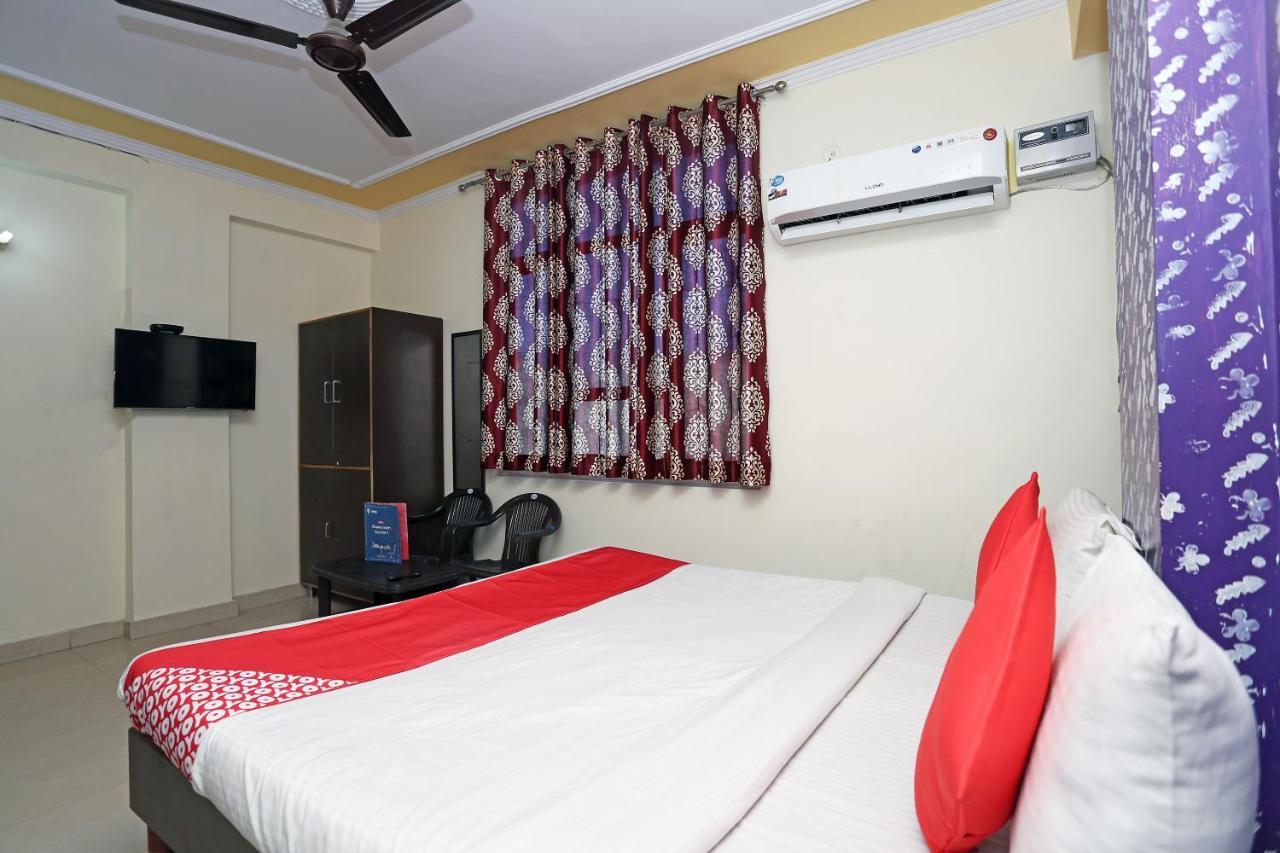 Hotel O Airport Plaza By Palace Új-Delhi Kültér fotó