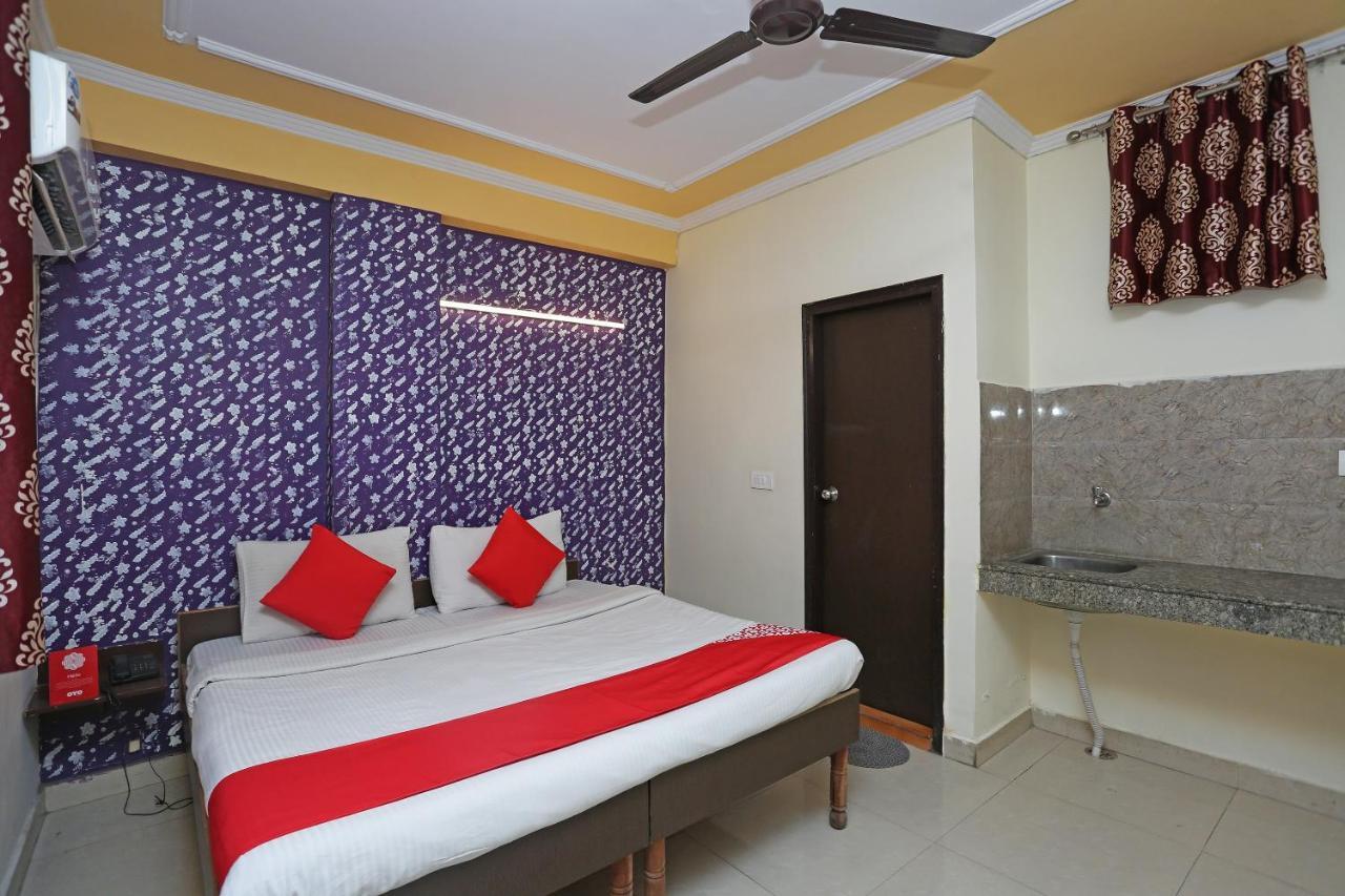 Hotel O Airport Plaza By Palace Új-Delhi Kültér fotó