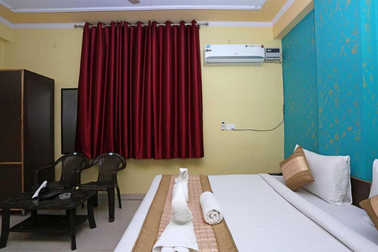Hotel O Airport Plaza By Palace Új-Delhi Kültér fotó